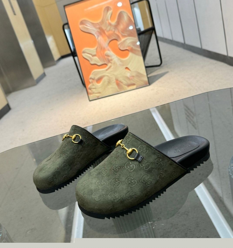 G*u*i slippers